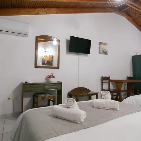 Malvasia Corner - Ex Romeo's House Apartment Monemvasia