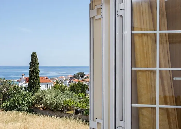 Malvasia Corner - Ex Romeo's House *